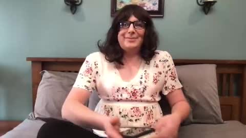 Also Khloe online show from 02/03/25, 03:38