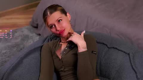 Snapshot of greengazon chatting on 11/07/25, 01:33 Kelly online show from 11/07/25, 01:33