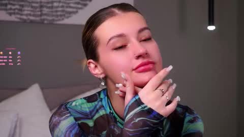 Snapshot of greengazon chatting on 11/13/25, 01:32 Kelly online show from 11/13/25, 01:32