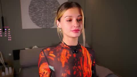 Snapshot of greengazon chatting on 11/21/25, 01:10 Kelly online show from 11/21/25, 01:10