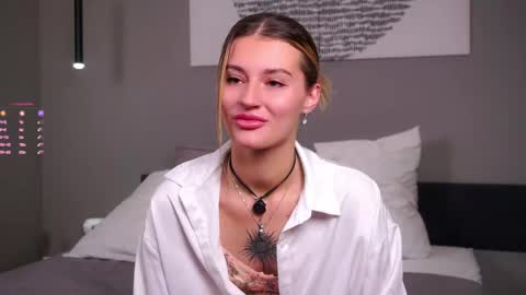 Snapshot of greengazon chatting on 11/23/25, 01:44 Kelly online show from 11/23/25, 01:44