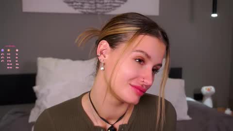 Snapshot of greengazon chatting on 11/27/25, 01:24 Kelly online show from 11/27/25, 01:24