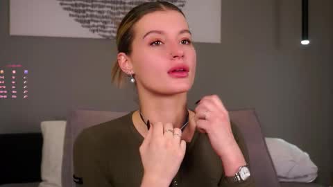 Snapshot of greengazon chatting on 12/01/25, 01:27 Kelly online show from 12/01/25, 01:27