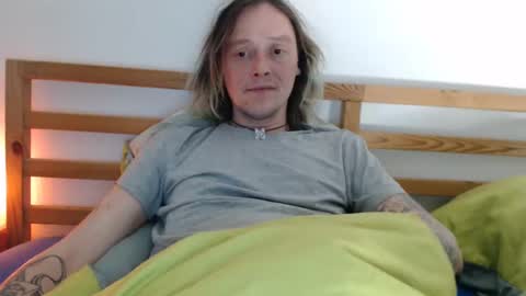 Snapshot of greenmoon88888 chatting on 01/04/25, 10:13 Greenmoon online show from 01/04/25, 10:13