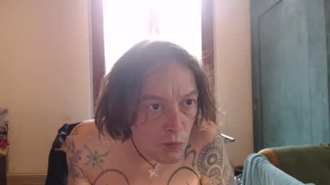 Snapshot of greenmoon88888 chatting on 10/20/25, 09:43 Greenmoon online show from 10/20/25, 09:43