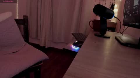 Snapshot of greenwine_gh chatting on 12/05/25, 04:10 Medussa online show from 12/05/25, 04:10