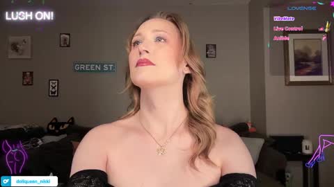 Snapshot of greenxxxqueen chatting on 05/12/26, 05:37 SexQueen Nikki online show from 05/12/26, 05:37