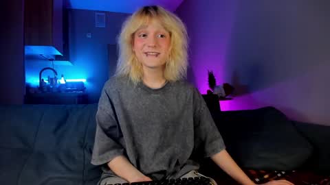 Snapshot of gregory_byyrd chatting on 12/22/24, 04:17 Greg-independent model online show from 12/22/24, 04:17