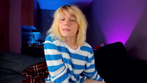 Snapshot of gregory_byyrd chatting on 01/06/25, 07:02 Greg-independent model online show from 01/06/25, 07:02