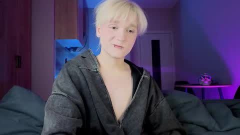 Snapshot of gregory_byyrd chatting on 09/17/25, 09:49 Greg-independent model online show from 09/17/25, 09:49