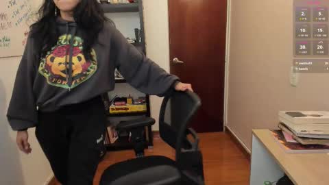 Snapshot of gretagat chatting on 11/26/25, 12:22 Greta online show from 11/26/25, 12:22