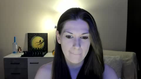 Snapshot of gretamiln chatting on 11/28/25, 01:41 Greta online show from 11/28/25, 01:41