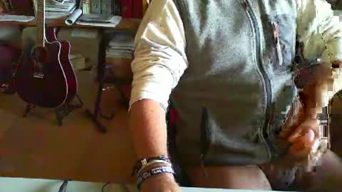 greyhounddog online show from 07/11/26, 06:49