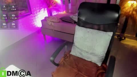 Snapshot of griselle_rousse chatting on 11/15/25, 06:59 online show from 11/15/25, 06:59