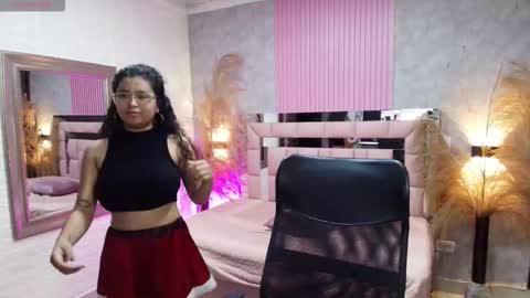 Snapshot of griselle_rousse chatting on 12/17/25, 07:09 online show from 12/17/25, 07:09