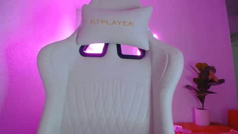 daphne online show from 02/10/25, 06:42