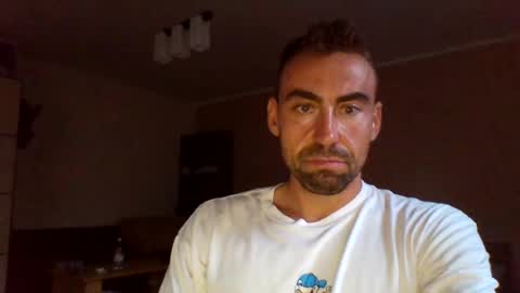 Snapshot of grunner12 chatting on 08/05/26, 06:33 grunner12 online show from 08/05/26, 06:33