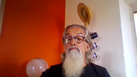Snapshot of grybear60 chatting on 09/16/25, 12:17 Grybear online show from 09/16/25, 12:17