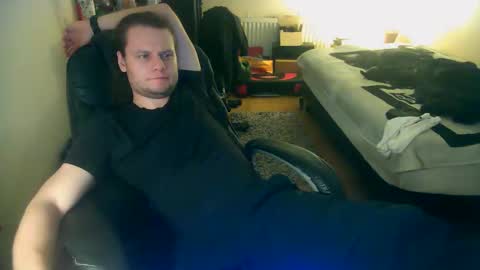 Snapshot of gsjw chatting on 12/18/25, 08:37 Gizzy online show from 12/18/25, 08:37