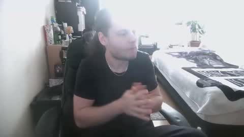 Snapshot of gsjw chatting on 12/20/25, 11:17 Gizzy online show from 12/20/25, 11:17