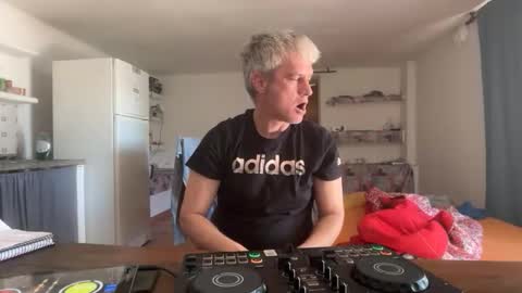 guardiannif_ online show from 02/25/26, 12:04