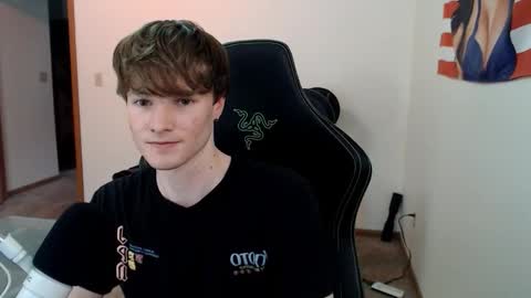 Snapshot of gucciboi4 chatting on 11/15/25, 07:32 gucciboi4 online show from 11/15/25, 07:32