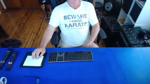 guesswhatigot2 online show from 01/14/25, 02:19