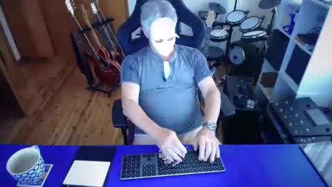 guesswhatigot2 online show from 02/28/25, 07:05