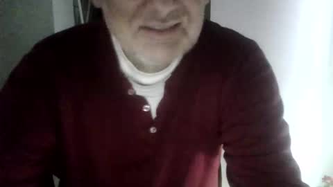 Snapshot of guide2 chatting on 11/26/25, 10:27 Dislove online show from 11/26/25, 10:27