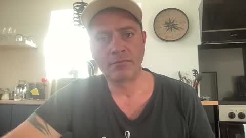 guil0 online show from 10/04/25, 06:17