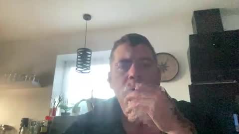 guil0 online show from 10/15/25, 10:04