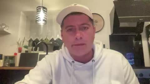 guil0 online show from 10/23/25, 10:41