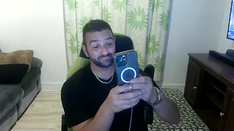 Snapshot of guillaume666286050 chatting on 06/17/26, 03:20 guillaume666286050 online show from 06/17/26, 03:20