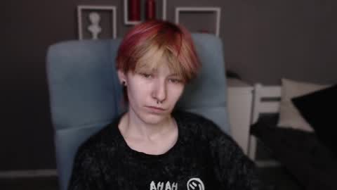 guitarandangell online show from 04/17/26, 07:44