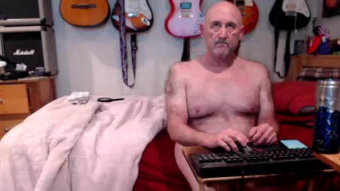 Snapshot of guitarsexgod chatting on 02/12/25, 11:29 Mario online show from 02/12/25, 11:29