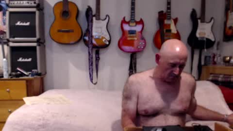 Snapshot of guitarsexgod chatting on 02/14/25, 06:19 Mario online show from 02/14/25, 06:19