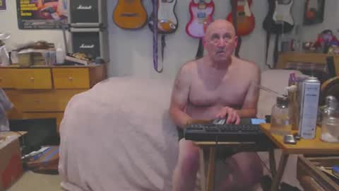 Snapshot of guitarsexgod chatting on 02/16/25, 02:10 Mario online show from 02/16/25, 02:10