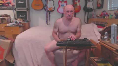 Snapshot of guitarsexgod chatting on 02/17/25, 12:10 Mario online show from 02/17/25, 12:10