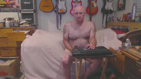 Snapshot of guitarsexgod chatting on 02/18/25, 03:42 Mario online show from 02/18/25, 03:42