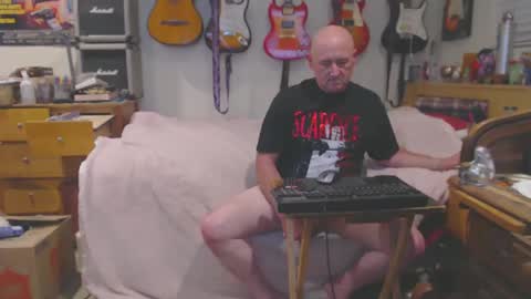 Snapshot of guitarsexgod chatting on 02/18/25, 06:48 Mario online show from 02/18/25, 06:48