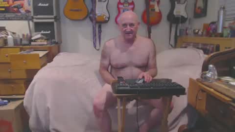 Snapshot of guitarsexgod chatting on 02/19/25, 02:01 Mario online show from 02/19/25, 02:01