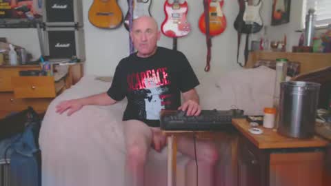 Snapshot of guitarsexgod chatting on 02/19/25, 10:09 Mario online show from 02/19/25, 10:09