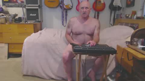 Snapshot of guitarsexgod chatting on 02/22/25, 06:06 Mario online show from 02/22/25, 06:06