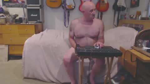 Snapshot of guitarsexgod chatting on 02/22/25, 09:12 Mario online show from 02/22/25, 09:12