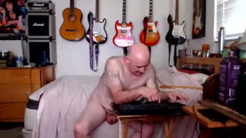 Snapshot of guitarsexgod chatting on 02/23/25, 10:09 Mario online show from 02/23/25, 10:09