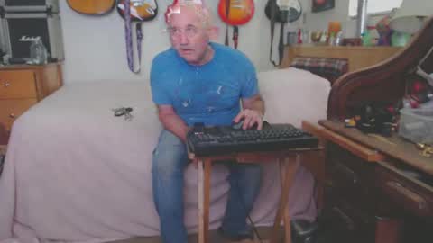 Snapshot of guitarsexgod chatting on 02/27/25, 07:26 Mario online show from 02/27/25, 07:26