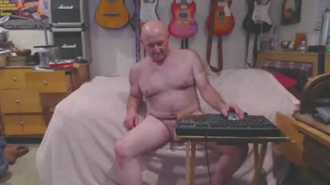 Snapshot of guitarsexgod chatting on 03/05/25, 01:50 Mario online show from 03/05/25, 01:50