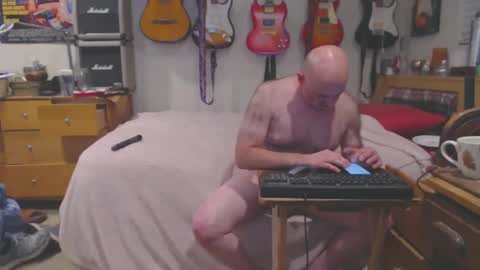 Snapshot of guitarsexgod chatting on 03/06/25, 07:03 Mario online show from 03/06/25, 07:03