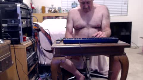 Snapshot of guitarsexgod chatting on 03/09/25, 10:19 Mario online show from 03/09/25, 10:19