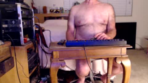 Snapshot of guitarsexgod chatting on 03/09/25, 01:26 Mario online show from 03/09/25, 01:26